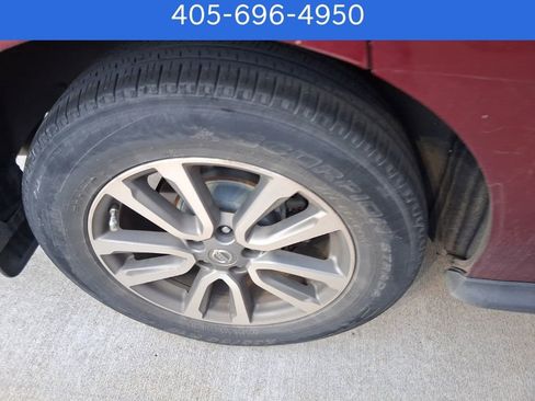 Used 2015 Nissan Pathfinder S image 10