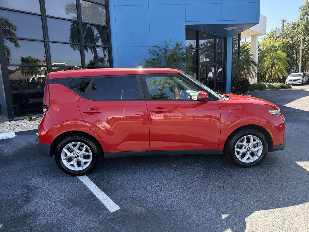 Used 2020 Kia Soul S FWD image 9