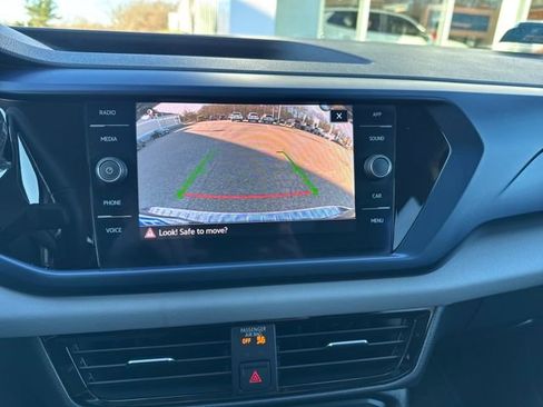 Certified 2022 Volkswagen Taos SE w/ Panoramic Sunroof Package image 28
