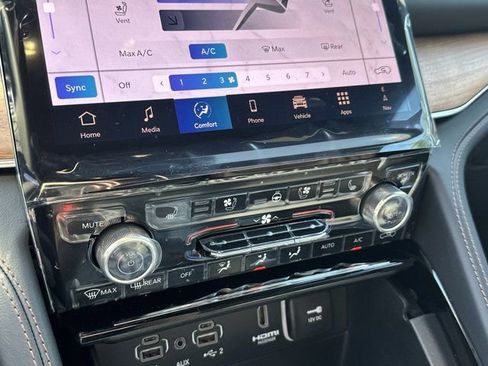 New 2025 Jeep Grand Cherokee Summit image 26