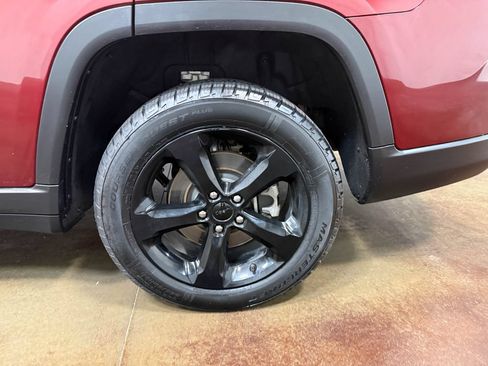 Used 2023 Jeep Grand Cherokee L Laredo AWD/4WD image 90