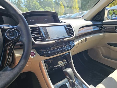 Used 2016 Honda Accord EX image 31
