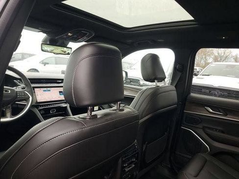 New 2026 Jeep Grand Cherokee L Limited w/ Luxury Tech Group II AWD/4WD image 12