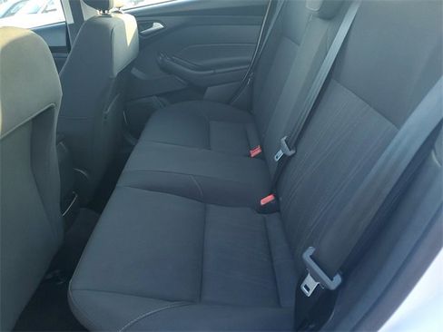 Used 2018 Ford Focus SE image 25