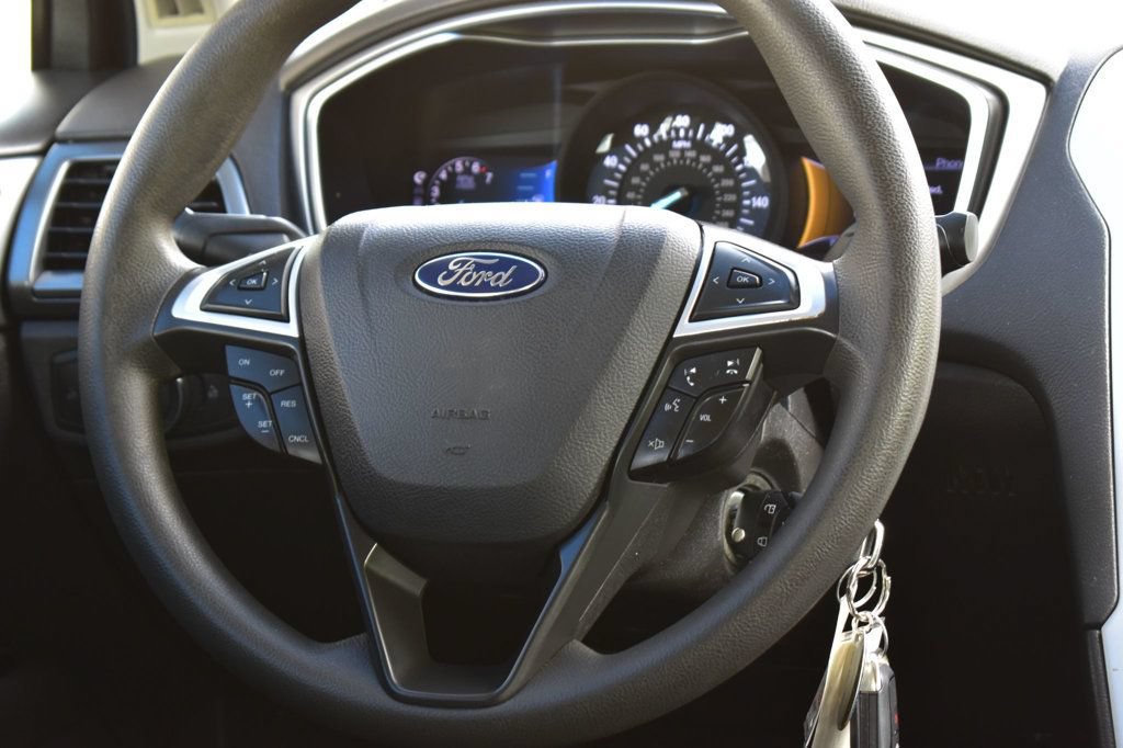 Used 2013 Ford Fusion SE FWD image 29
