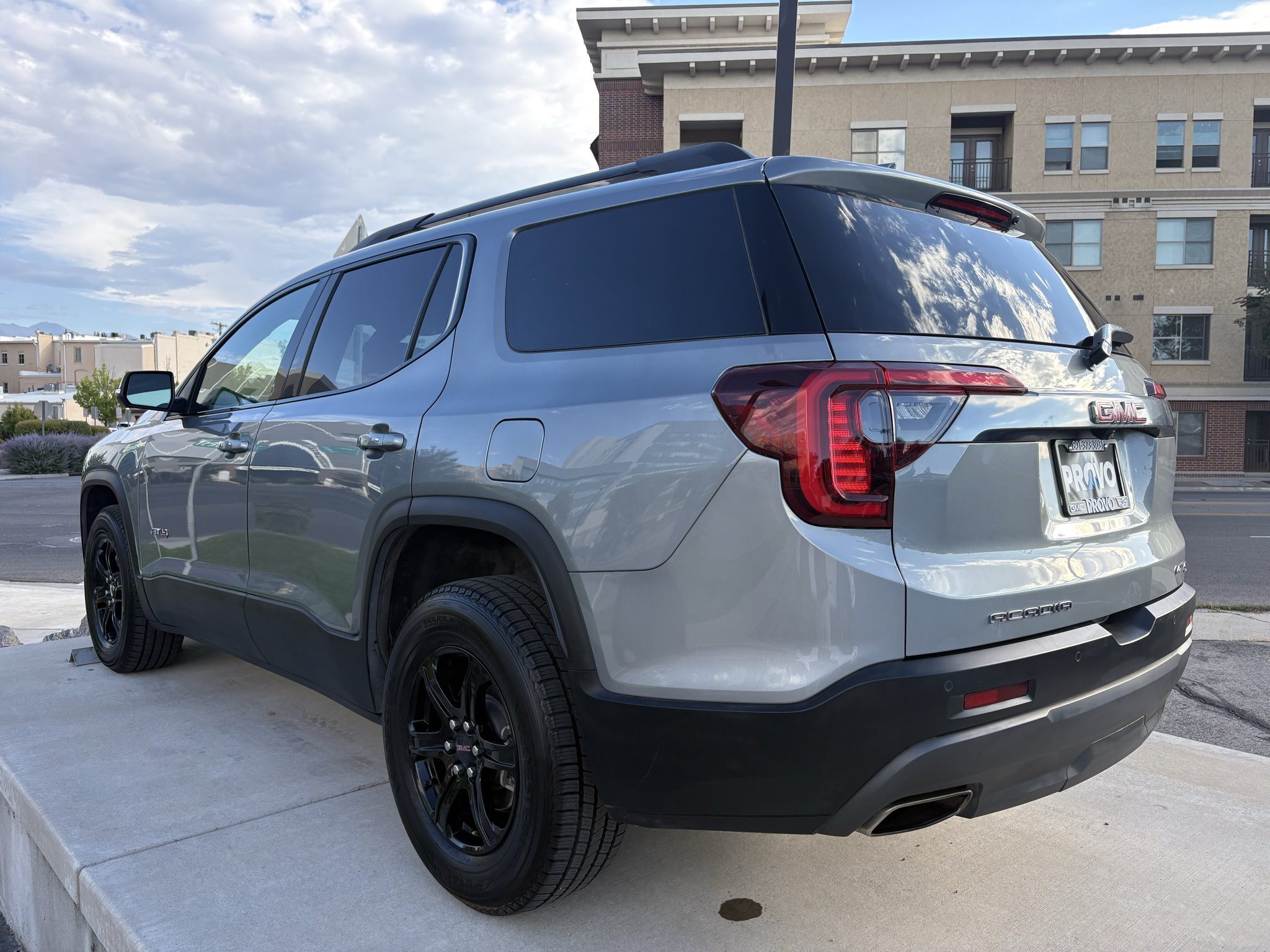 Used 2023 GMC Acadia AT4 w/ Technology Package AWD/4WD image 6