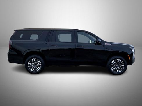 Used 2025 Chevrolet Suburban Z71 image 4