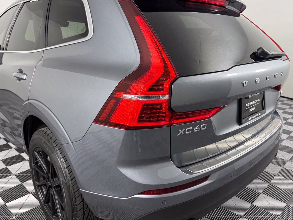 Used 2021 Volvo XC60 T6 Momentum AWD/4WD image 12