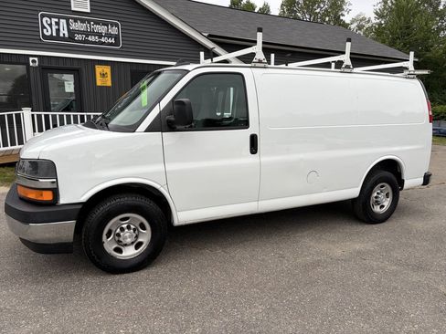 Used 2018 Chevrolet Express 2500 w/ Enhanced Convenience Package RWD image 2