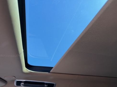 Used 2023 Land Rover Range Rover Long Wheelbase Autobiography image 20