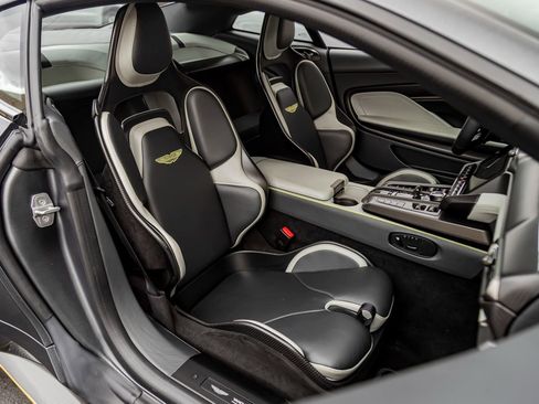 Used 2025 Aston Martin Vanquish image 21