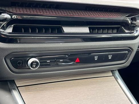 Used 2025 BMW 330i xDrive Sedan image 23