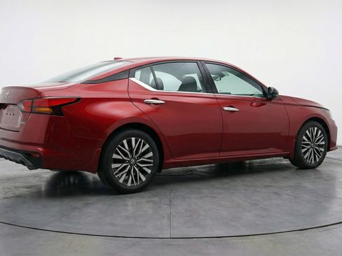 Used 2025 Nissan Altima 2.5 SV image 9