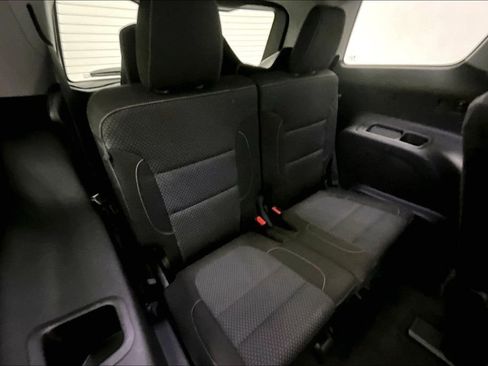 Used 2021 GMC Acadia SLE image 29