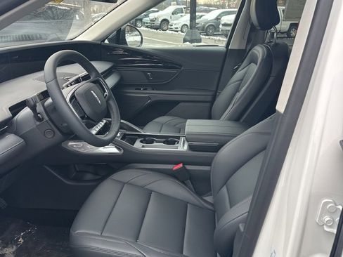 Used 2026 Lincoln Nautilus Premier image 14