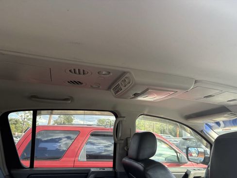 Used 2005 Nissan Armada SE image 10