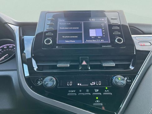 Used 2023 Toyota Camry SE image 18