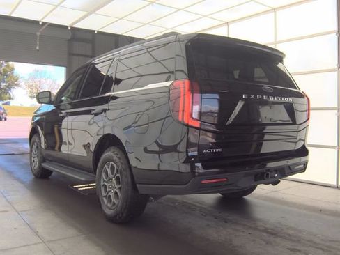 Used 2025 Ford Expedition Active RWD image 3