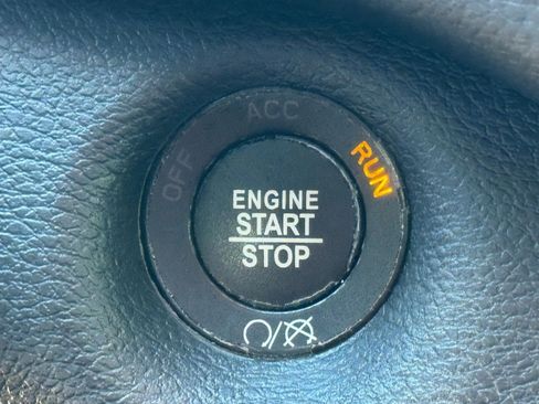 Used 2021 Jeep Cherokee Latitude Plus image 30