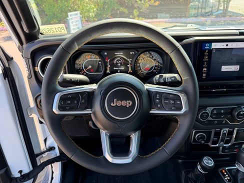 Used 2024 Jeep Wrangler Unlimited Sahara AWD/4WD image 19