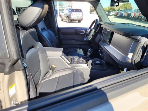 New 2025 Ford Bronco Outer Banks w/ Sasquatch Package image 47
