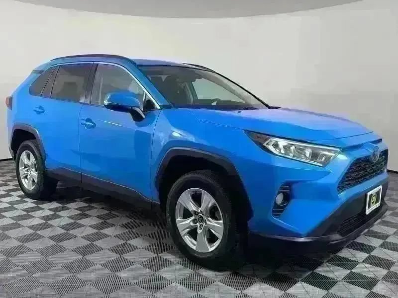 Used 2019 Toyota RAV4 XLE AWD/4WD image 6