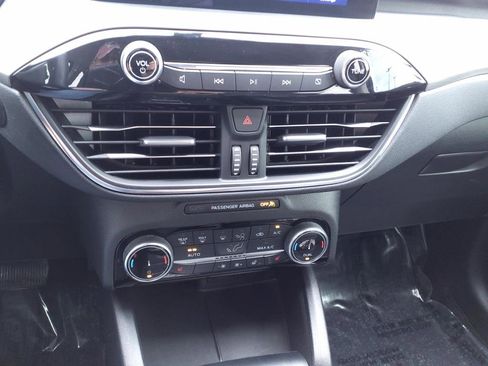 Used 2022 Ford Escape Titanium image 19