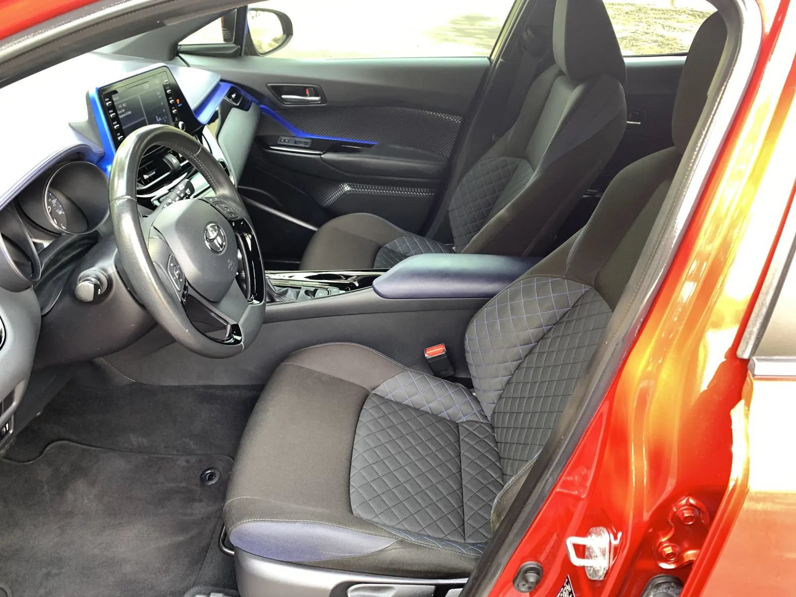 Used 2020 Toyota C-HR XLE FWD image 24