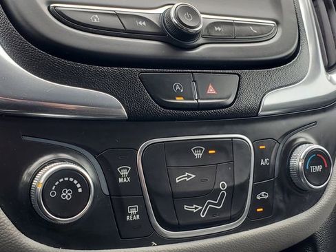 Used 2022 Chevrolet Equinox LS w/ LS Convenience Package FWD image 26