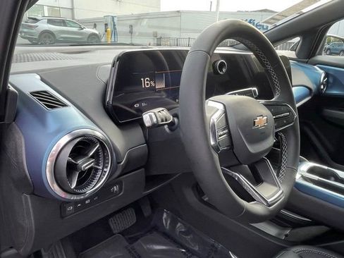 New 2025 Chevrolet Equinox EV LT image 17