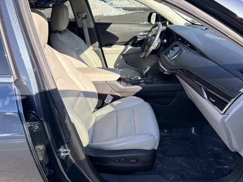 Used 2019 Cadillac XT4 Premium Luxury w/ Cold Weather Package image 17