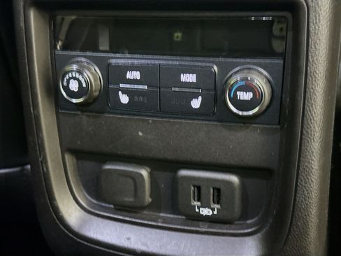 Used 2019 Buick Envision Essence FWD image 41