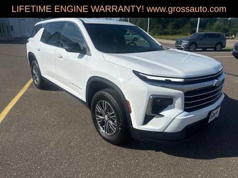 Used 2025 Chevrolet Traverse LT AWD/4WD image 2