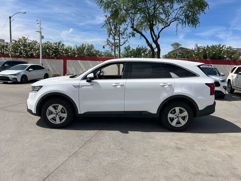 Used 2023 Kia Sorento LX image 5