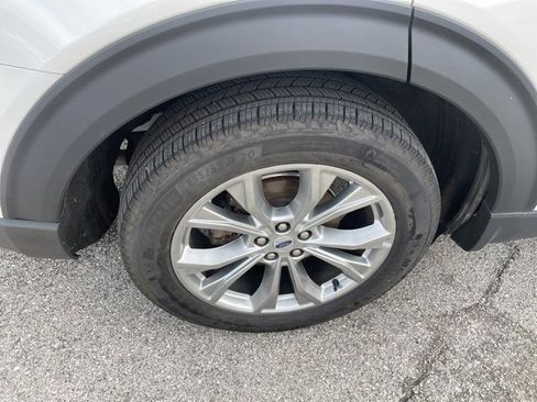 Used 2023 Ford Explorer XLT w/ Equipment Group 202A image 14