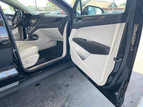 Used 2017 Lincoln MKC Reserve w/ Lincoln MKC Climate Package AWD/4WD image 12