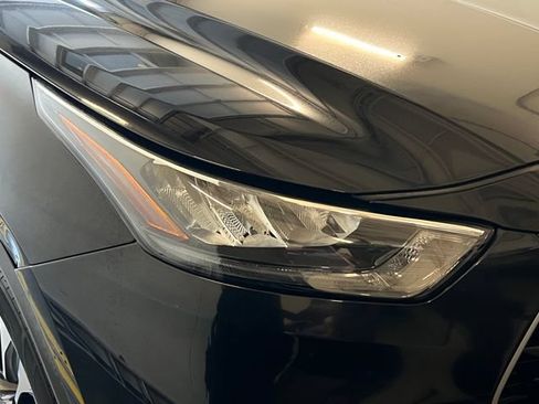 Used 2020 Toyota Highlander XLE FWD image 13