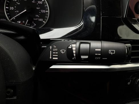 Used 2025 Nissan Pathfinder SV FWD image 38