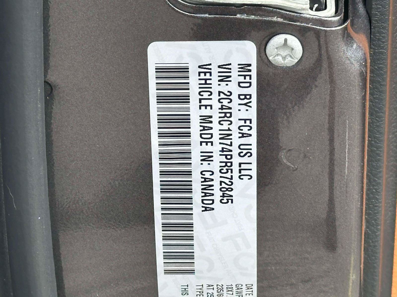 Used 2023 Chrysler Pacifica Pinnacle FWD image 17