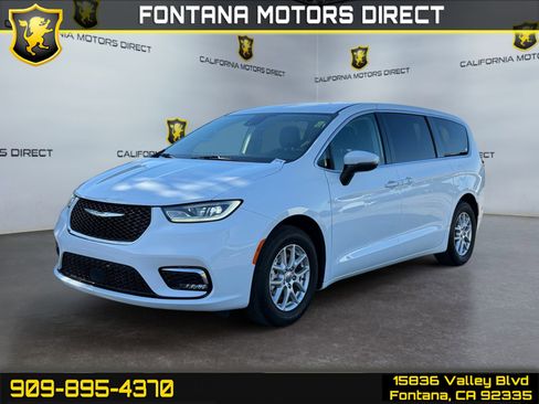 Used 2023 Chrysler Pacifica Touring-L image 1