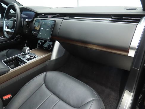 Used 2023 Land Rover Range Rover Long Wheelbase SE image 17
