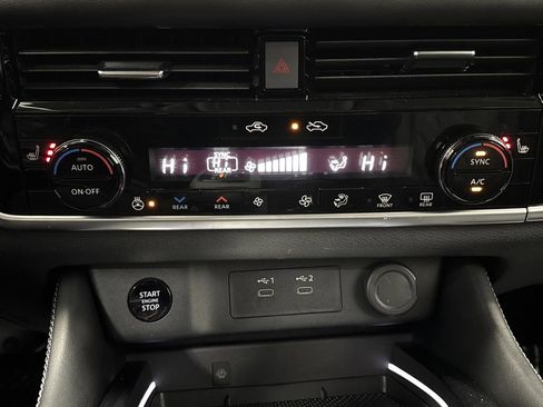 Used 2024 Nissan Rogue Platinum w/ Platinum Premium Package image 20