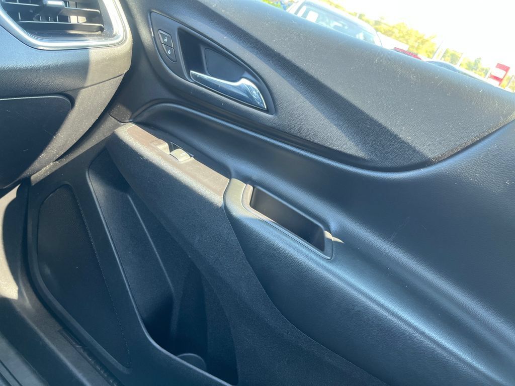 Used 2018 Chevrolet Equinox LT FWD image 47