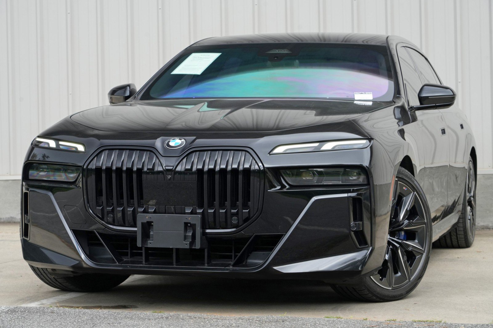Used 2023 BMW 740i w/ Parking Assistance Package RWD image 3