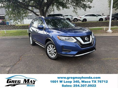 Used 2017 Nissan Rogue SV image 1