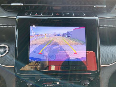 Used 2023 Jeep Grand Cherokee L Laredo image 32