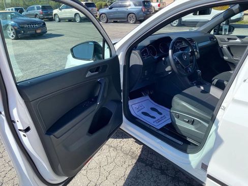 Used 2020 Volkswagen Tiguan SE R-Line image 12