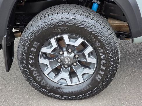 Used 2022 Toyota Tacoma TRD Off-Road w/ TRD Premium Off Road Package image 12