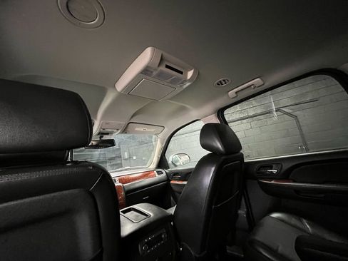 Used 2014 Chevrolet Suburban LT image 31