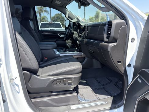 Used 2024 Chevrolet Silverado 2500 LTZ w/ LTZ Convenience Package AWD/4WD image 10